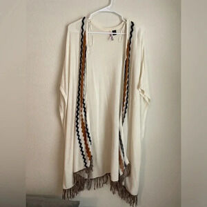 Love by Design cream sweater shrug with fringe size L/XL